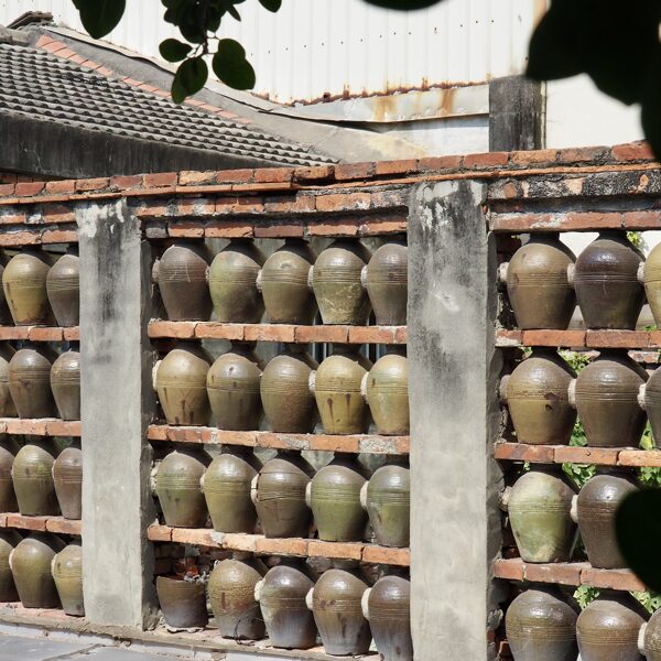 Lukang - Jar wall 